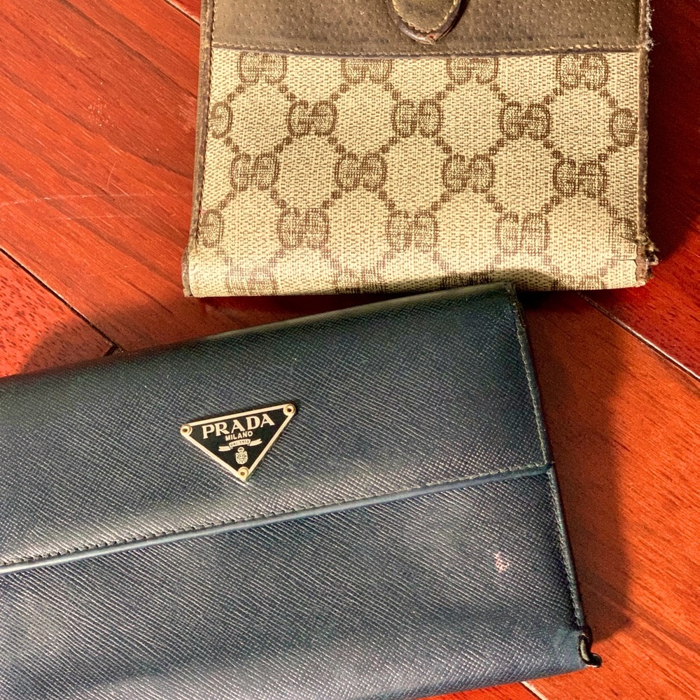 2 Authentic.. Vintage PRADA / Vintage GUCCI Wallet’s.
